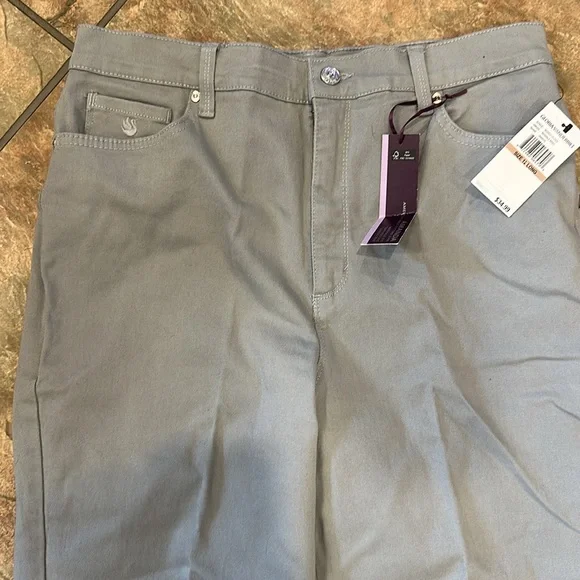 Gloria Vanderbilt Amanda Heritage fit tapered leg classic rise jeans - Picture 2 of 4